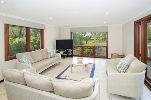 Seahaven - Hervey Bay Accommodation 11