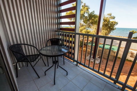 Beadon Bay Hotel - Hervey Bay Accommodation 7