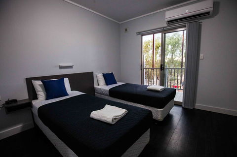 Beadon Bay Hotel - Hervey Bay Accommodation 6