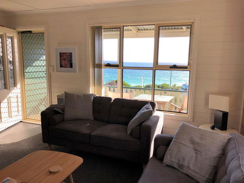 BINALONG BEACH COTTAGE Beachfront At Bay Of Fires Next To Restaurant - Hervey Bay Accommodation 12