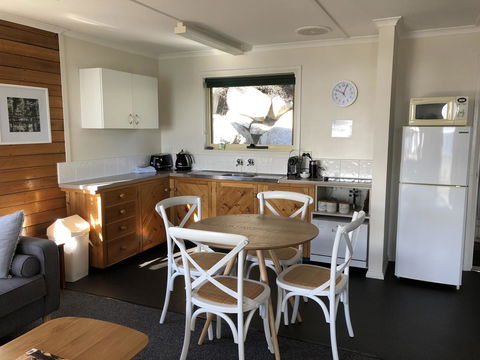 BINALONG BEACH COTTAGE Beachfront At Bay Of Fires Next To Restaurant - Hervey Bay Accommodation 18