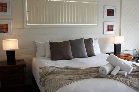 BINALONG BEACH COTTAGE Beachfront At Bay Of Fires Next To Restaurant - Hervey Bay Accommodation 17