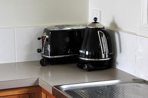 BINALONG BEACH COTTAGE Beachfront At Bay Of Fires Next To Restaurant - Hervey Bay Accommodation 13