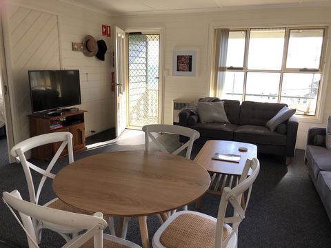 BINALONG BEACH COTTAGE Beachfront At Bay Of Fires Next To Restaurant - Hervey Bay Accommodation 5