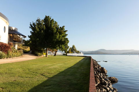 Wrest Point - Hervey Bay Accommodation 1