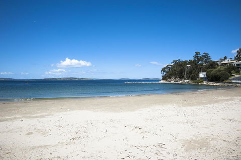 On The Beach Waterfront Apartment - Tourism Hervey Bay 16