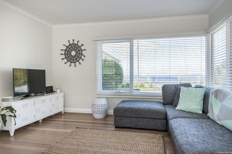 On The Beach Waterfront Apartment - Tourism Hervey Bay 3