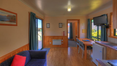 Bicheno Cabin Park - Hervey Bay Accommodation 5