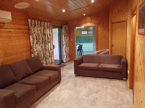 Bicheno Cabin Park - Hervey Bay Accommodation 11
