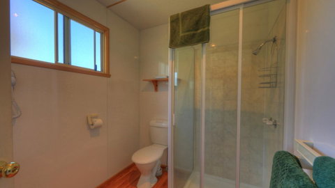 Bicheno Cabin Park - Hervey Bay Accommodation 38