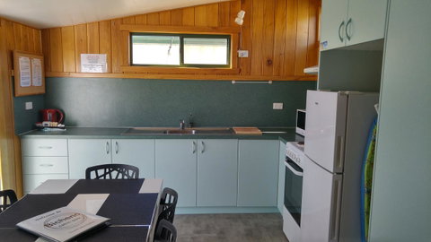 Bicheno Cabin Park - Hervey Bay Accommodation 23