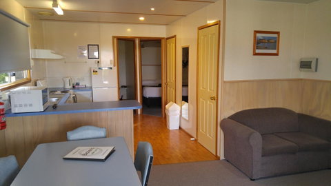 Bicheno Cabin Park - Hervey Bay Accommodation 2