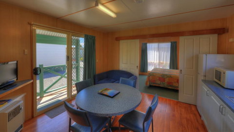 Bicheno Cabin Park - Hervey Bay Accommodation 19