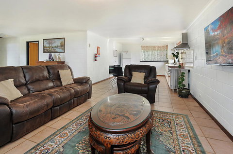 Harvey Farm Lodge - Hervey Bay Accommodation 17