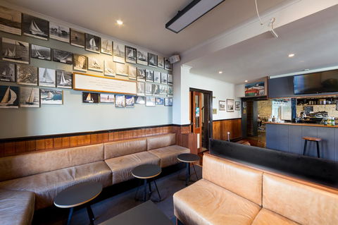 Customs House Hotel - Tourism Hervey Bay 1