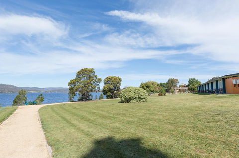 Riverfront Motel & Villas - Hervey Bay Accommodation 3