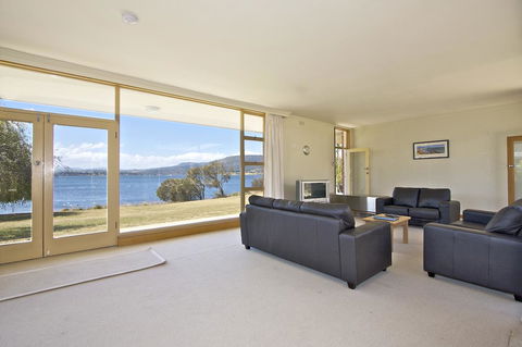 Riverfront Motel & Villas - Hervey Bay Accommodation 26