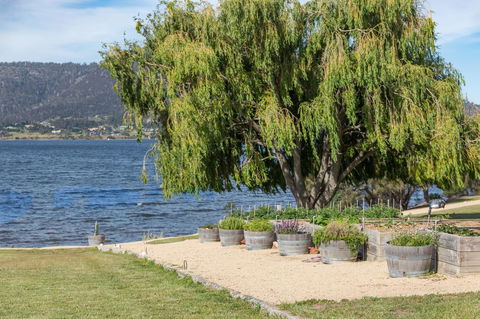 Riverfront Motel & Villas - Hervey Bay Accommodation 23