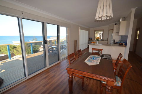 Seascape Beach House - Hervey Bay Accommodation 3