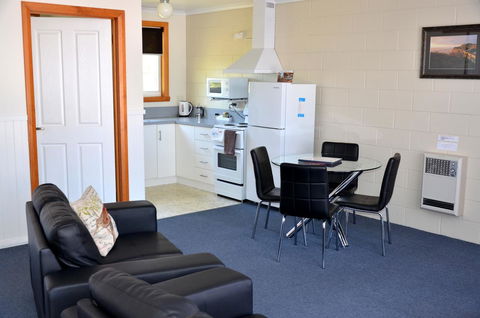 Castaway Holiday Apartments - Tourism Hervey Bay 23