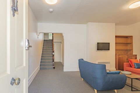 4 Bedroom House - Hobart CBD - Free Parking - Free WIFI - Tourism Hervey Bay 21