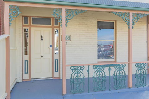 4 Bedroom House - Hobart CBD - Free Parking - Free WIFI - Tourism Hervey Bay 25