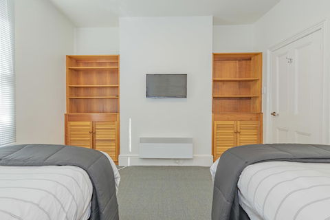 4 Bedroom House - Hobart CBD - Free Parking - Free WIFI - Tourism Hervey Bay 15