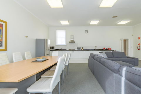 4 Bedroom House - Hobart CBD - Free Parking - Free WIFI - Tourism Hervey Bay 16