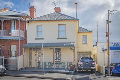 4 Bedroom House - Hobart CBD - Free Parking - Free WIFI - Tourism Hervey Bay 5