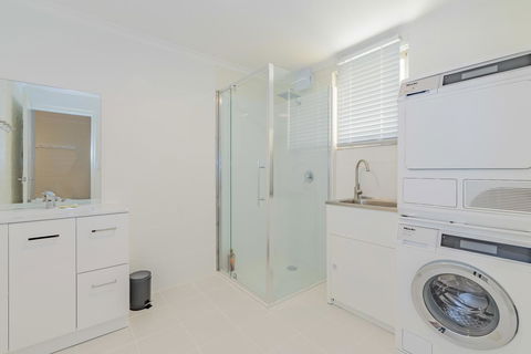 4 Bedroom House - Hobart CBD - Free Parking - Free WIFI - Tourism Hervey Bay 4