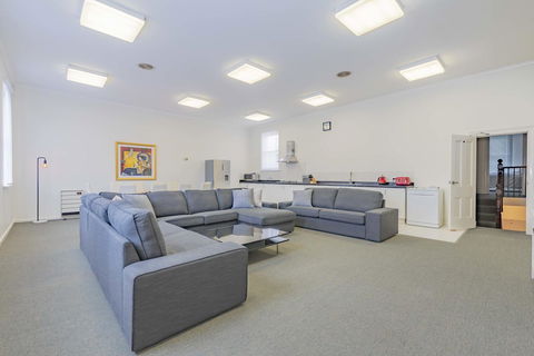 4 Bedroom House - Hobart CBD - Free Parking - Free WIFI - Tourism Hervey Bay 17
