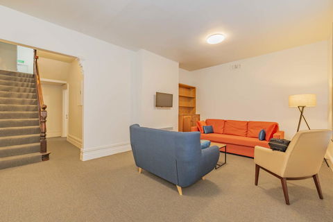 4 Bedroom House - Hobart CBD - Free Parking - Free WIFI - Tourism Hervey Bay 6