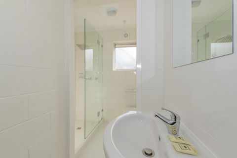 4 Bedroom House - Hobart CBD - Free Parking - Free WIFI - Tourism Hervey Bay 11