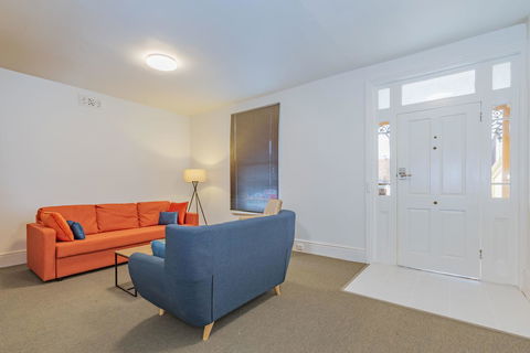 4 Bedroom House - Hobart CBD - Free Parking - Free WIFI - Tourism Hervey Bay 10