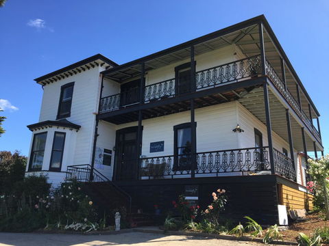 The Dragonfly Inn - Tourism Hervey Bay 1