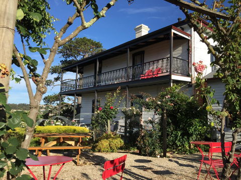 The Dragonfly Inn - Tourism Hervey Bay 0