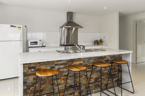 170 Hazards View Drive - Unit 2 - Hervey Bay Accommodation 4