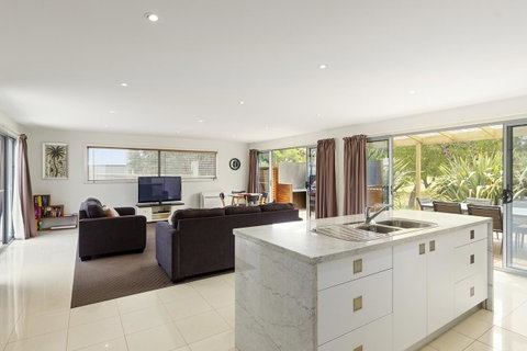 170 Hazards View Drive - Unit 2 - Hervey Bay Accommodation 1