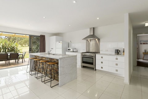 170 Hazards View Drive - Unit 2 - Hervey Bay Accommodation 2