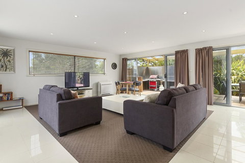 170 Hazards View Drive - Unit 2 - Hervey Bay Accommodation 3