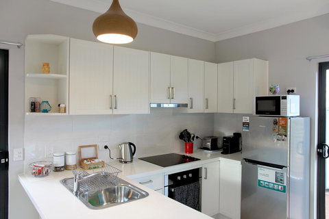 Kingston Beach-House Retreat - Hervey Bay Accommodation 9