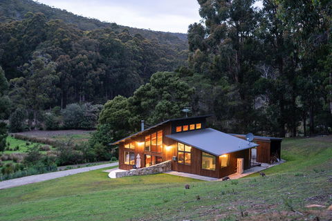 Adventure Bay Retreat Bruny Island - Hervey Bay Accommodation 2