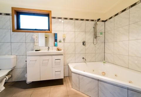 Driftwood Strahan Villas - Tourism Hervey Bay 0