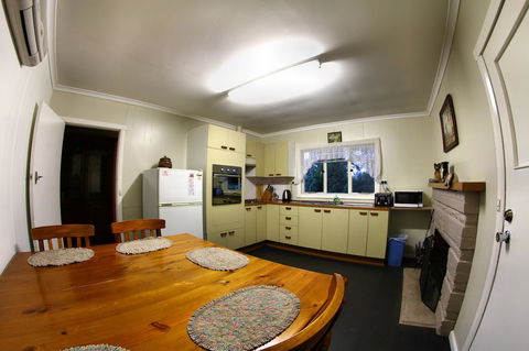 Maydena Chalet - Hervey Bay Accommodation 9