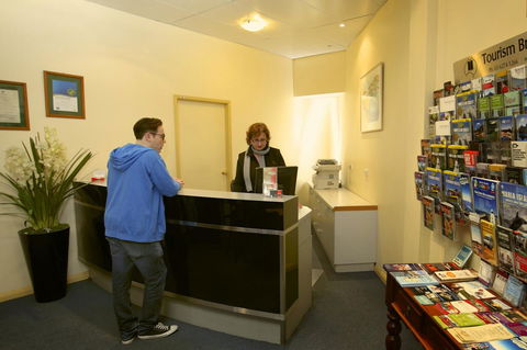 Mayfair Plaza Motel And Apartments - Tourism Hervey Bay 2