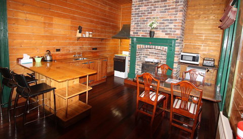 Kerrellie Cottages 2, 4 & 8 Reid Street - Hervey Bay Accommodation 9