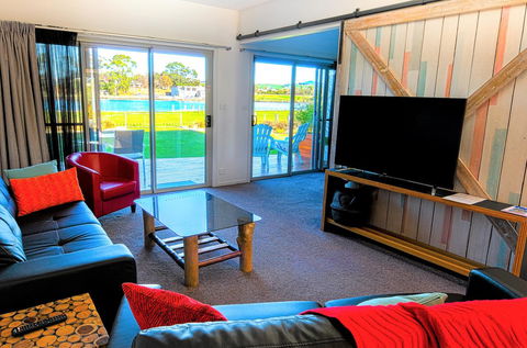 Ulverstone River Edge HolidayApartments - Hervey Bay Accommodation 6