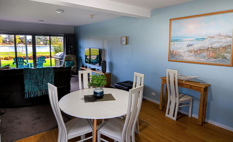 Ulverstone River Edge HolidayApartments - Hervey Bay Accommodation 9