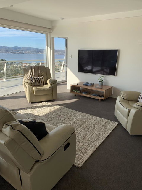 Anchorage Tasmania - Hervey Bay Accommodation 14