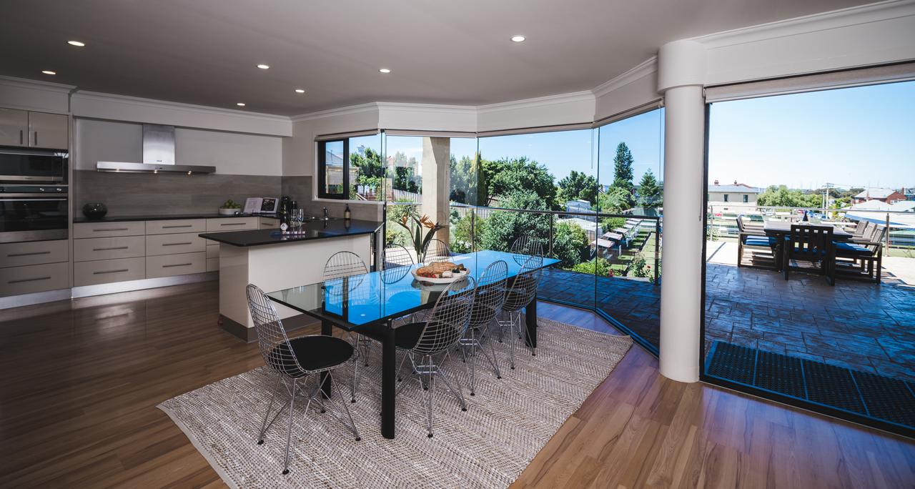 Oakdowns TAS Hervey Bay Accommodation